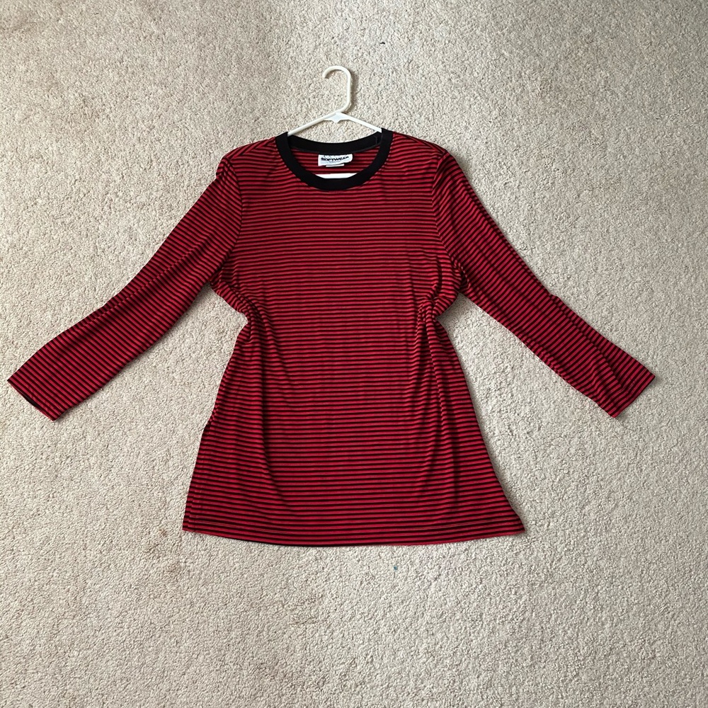 Red & black striped top! 🖤❤️